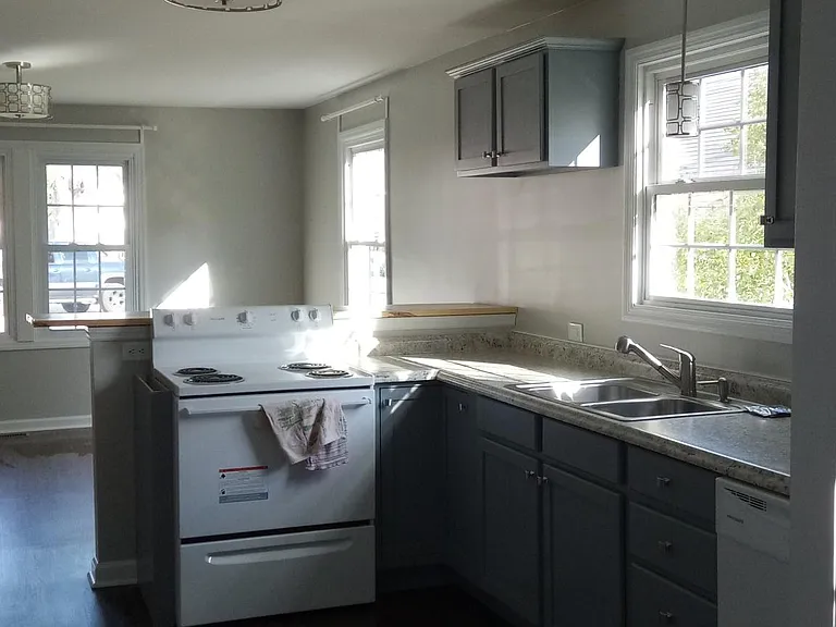 301 Thompson Rd — Photo 10