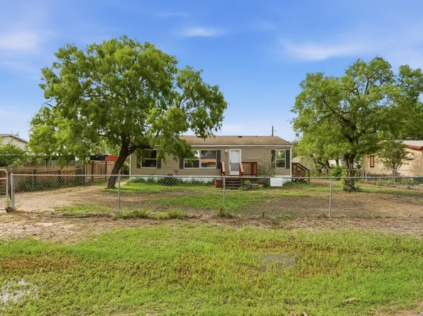 1105 WALNUT ST, Jourdanton, TX 78026
