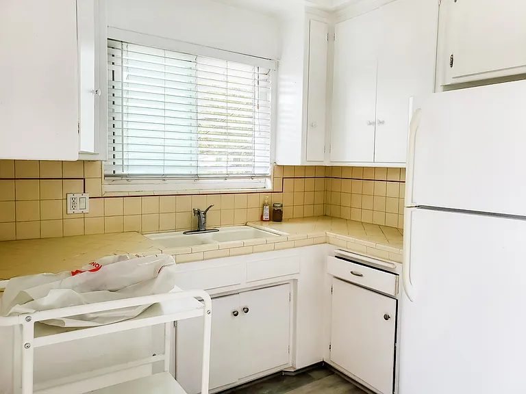 1125 S Cochran Ave #6 — Photo 4