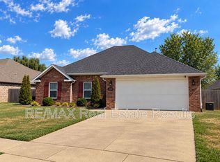 3401 S 2nd Pl, Rogers, AR 72758