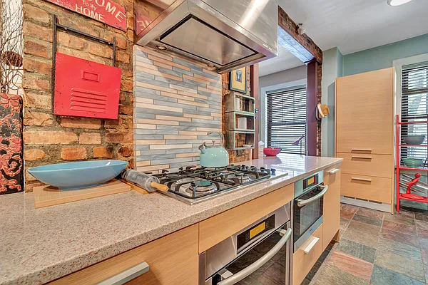 Rented by Avi Nash Associates | media 12
