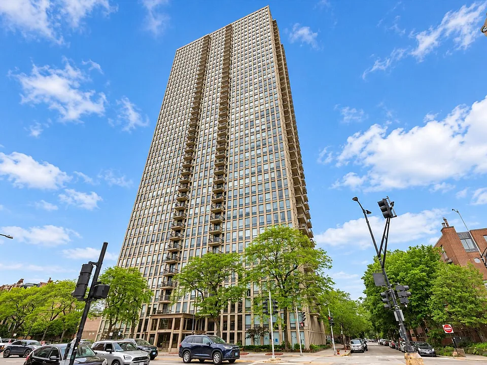 1660 N La Salle Dr #3502