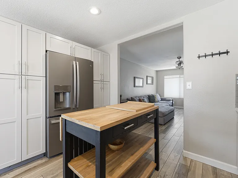932 W Julie Dr — Photo 13