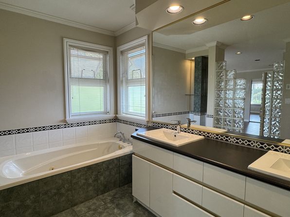 4 bedroom rental in Burnaby — photo 15