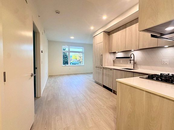 2nd image of 3264 Vanness Ave #301