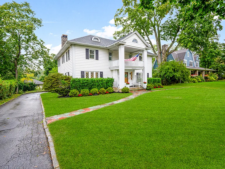 20 Elk Ave — Photo 3