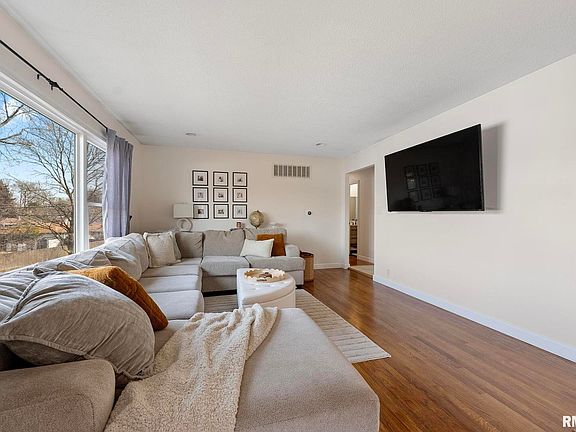 4th image of 518 W 44th St