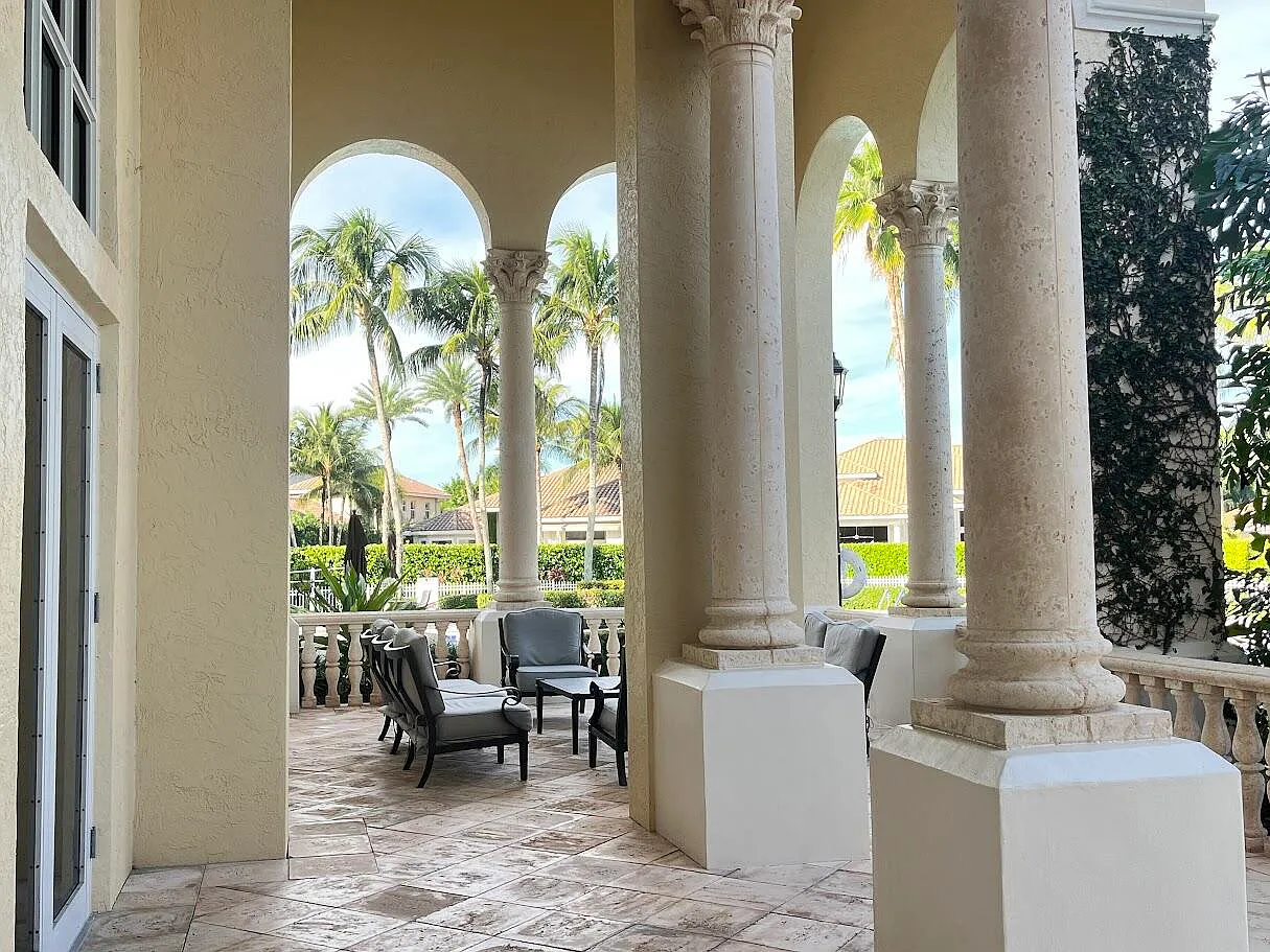 4 bed, 3.5 bath, 3977 sqft, $9,200 — Photo 3