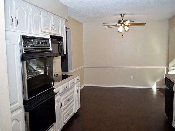 5th image of 326 Silver Creek Dr