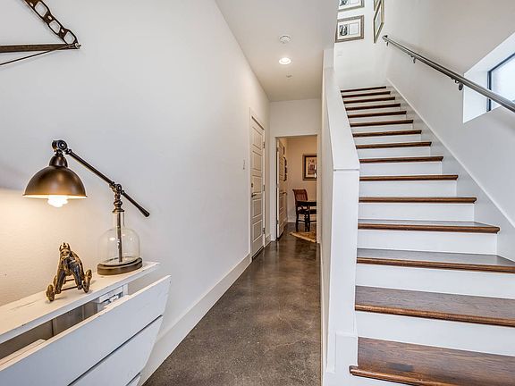 2nd image of 1606 N Hackberry St #304