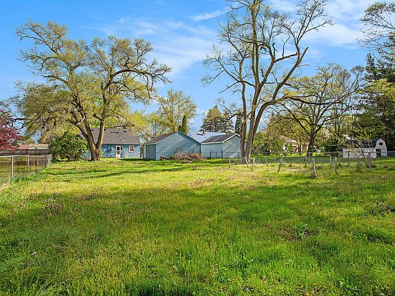 4th image of 820 61st St SE