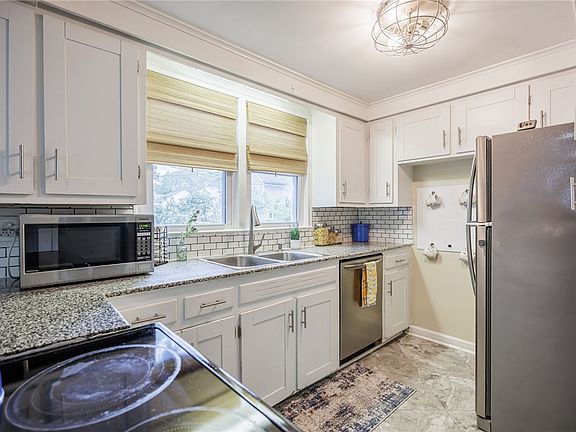 4th image of 204 Fairfax Rd