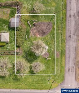 817 W 3rd St, Halsey, OR, 97348