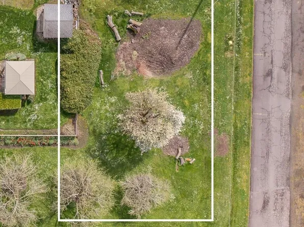 817 W 3rd St, Halsey, OR 97348