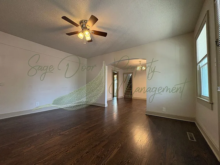 305 N Crysler Ave — Photo 6