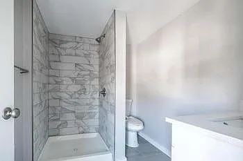 222 -1/2 Parkwood Ave — Photo 3