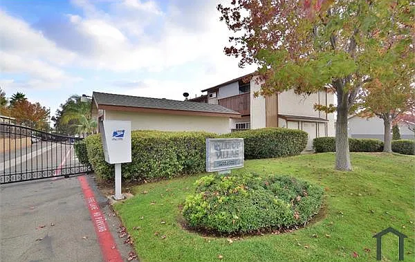 3 bed, 1400 sqft, $3,350 — Photo 3