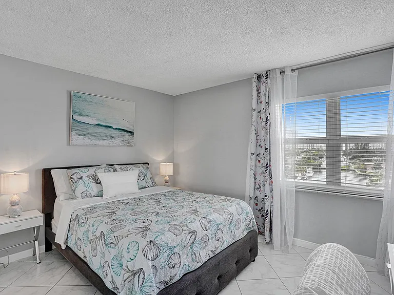 401 Golden Isles Dr #705 — Photo 26