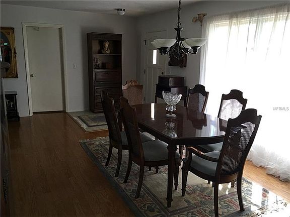 4th image of 3723 Village Green Dr