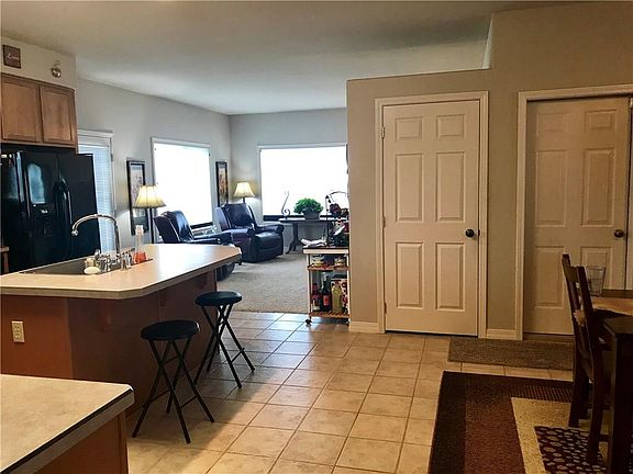 5th image of 3605 Banff Ave