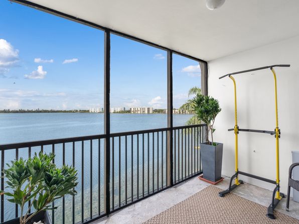 111 Lake Emerald Dr APT 401