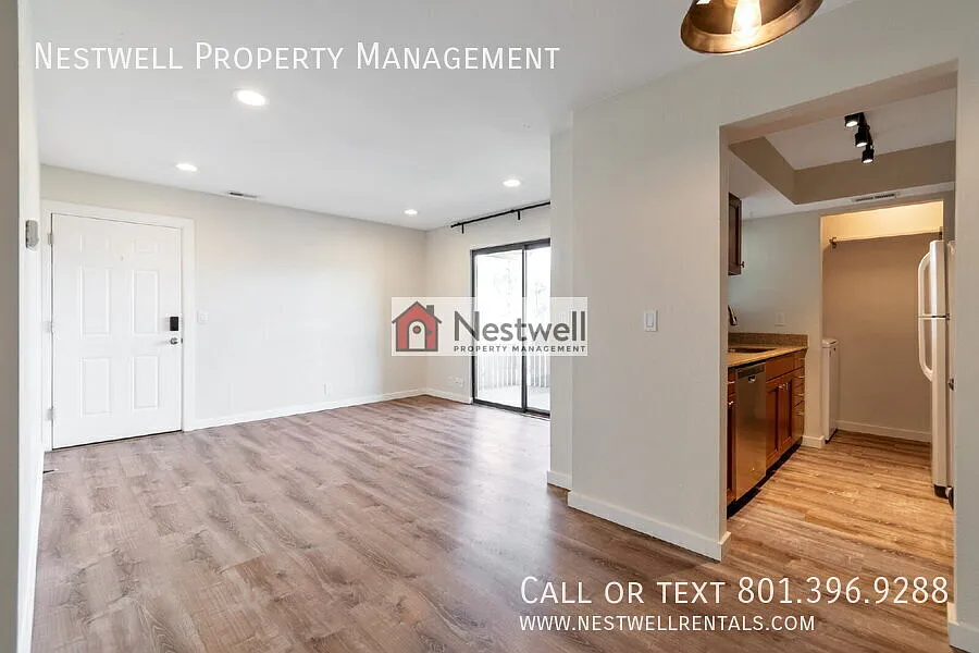 $500 off 1st Month's Rent - Upgraded Top-Floor Condo in Midvale — Photo 4