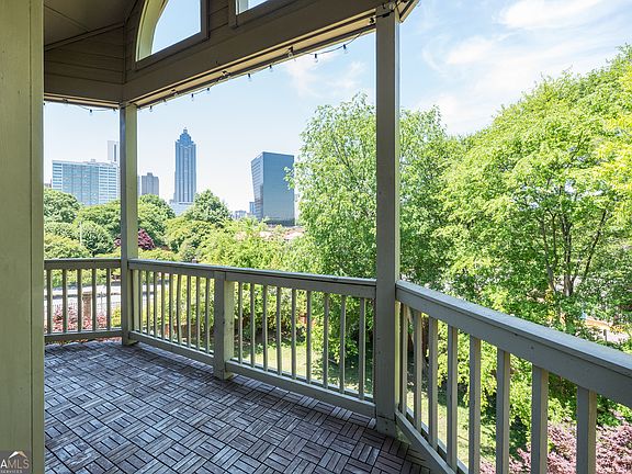 5th image of 521 McGill Park Ave NE
