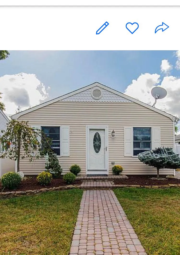 3136 Hiawatha Ave photo 1
