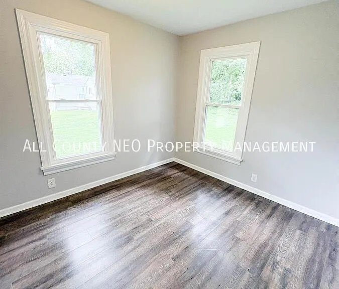 580 Winans Ave — Photo 6