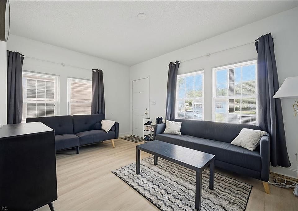 1st image of 856 W 43rd St