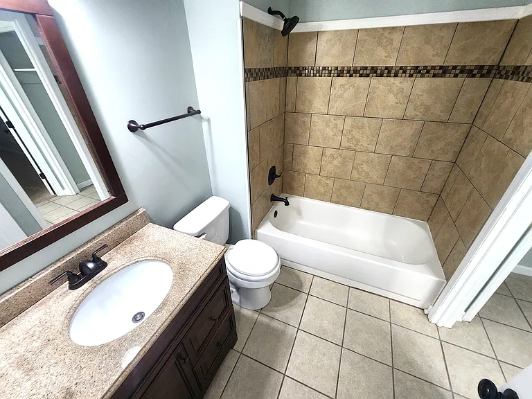 2000 Water Oak Dr #1-A — Photo 16