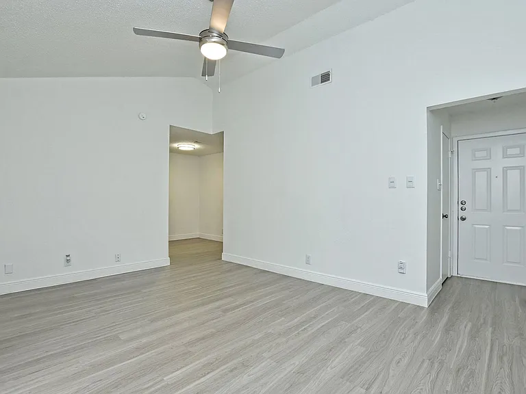 St. Edwards Place Apartments — Photo 37
