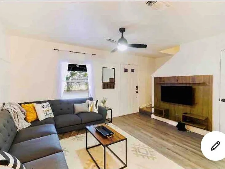 200 Laurel Drive — Photo 2