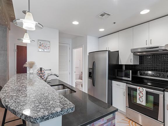 5th image of 415 Church St APT 2109