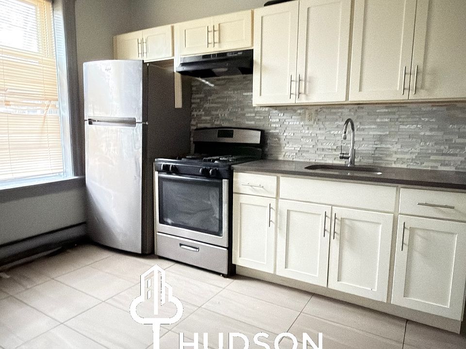 1st image of 170 Garfield Ave #4