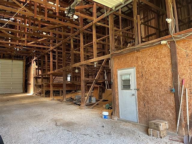 2nd image of 2971 Edmonton Rd