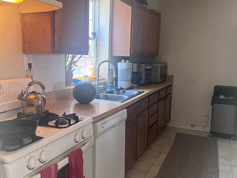 221 Aspen St — Photo 2