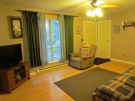 4th image of 405 E Hillside Dr