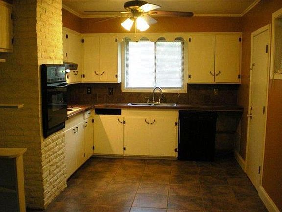 3rd image of 500 Shady Oaks Dr