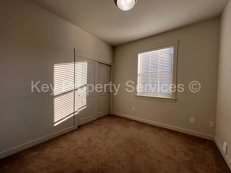 180 Loganberry Ct — Photo 9