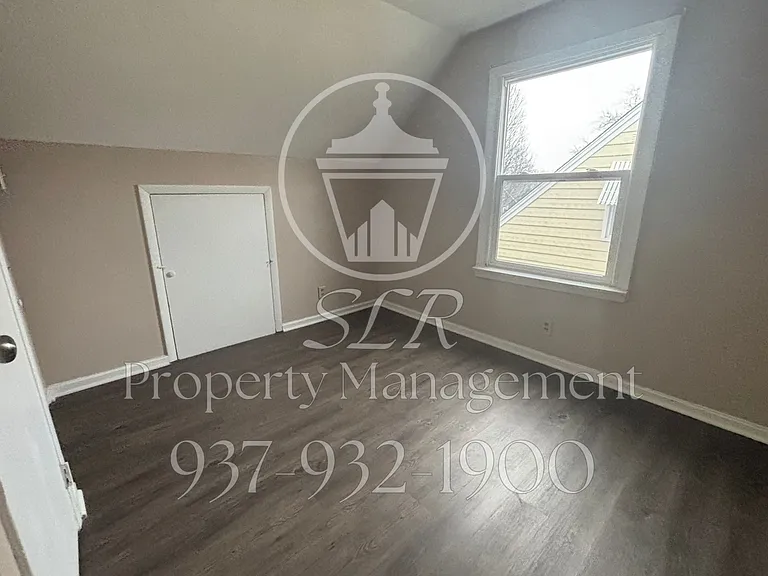 1029 Blakley Dr — Photo 16