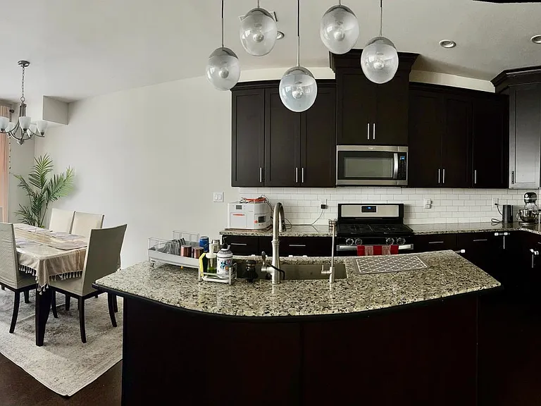 607 Mockernut Ct — Photo 2