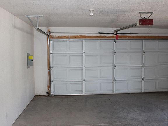 4th image of 642 S 8th St #401-404