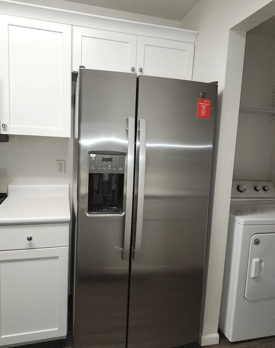 3 bed, 1055 sqft, $2,435 — Photo 4