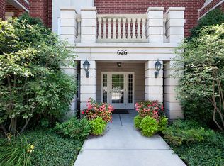 2000 Green Bay Rd #407, Highland Park, IL 60035