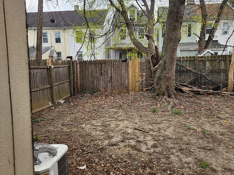 320 Wallace St — Photo 19