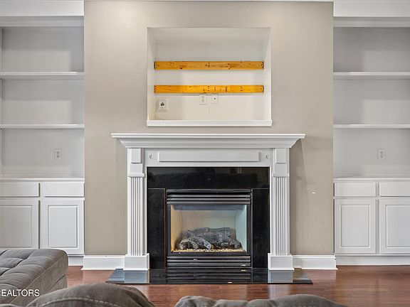 4th image of 1376 Silver Leaf Dr