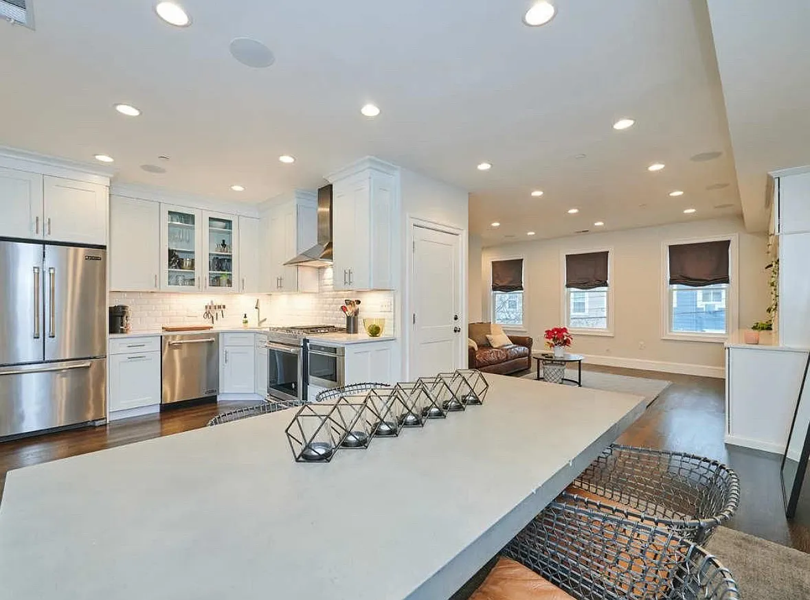 213 W 5th St — Photo 1