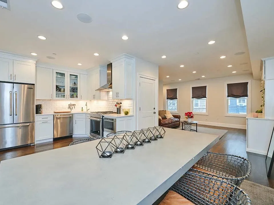 213 W 5th St #2