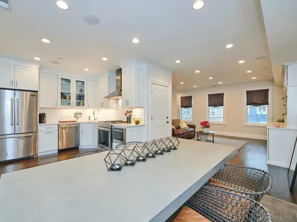 213 W 5th St #2, Boston, MA 02127